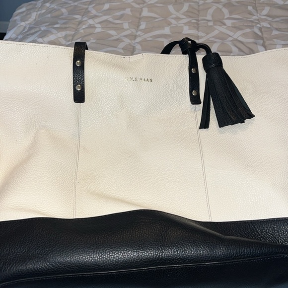 Cole Haan tote bag large cream & navy w/ removable interior pocket Vegan Leather - Picture 5 of 10